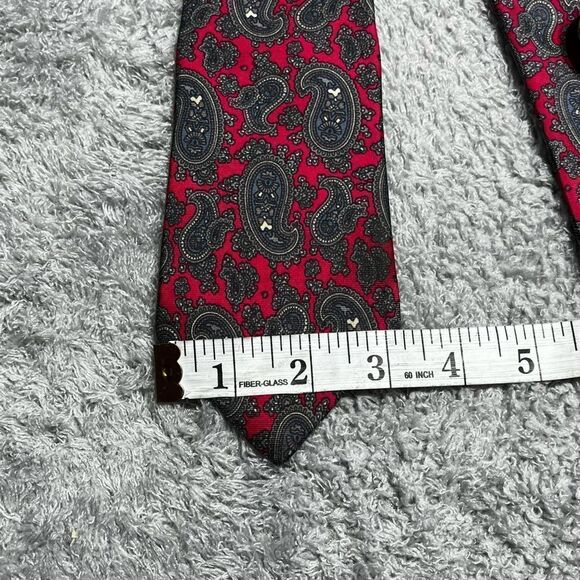 CAMBRIDGE CLASSICS VINTAGE RED MENS TIE W PAISLEY DESIGN 100% ITALIAN SILK - Picture 6 of 6